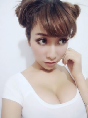 公车上疯狂高潮呻吟摸揉_超清全集免费观看