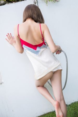 20岁白皮肤美少女AV出道_720在线观看